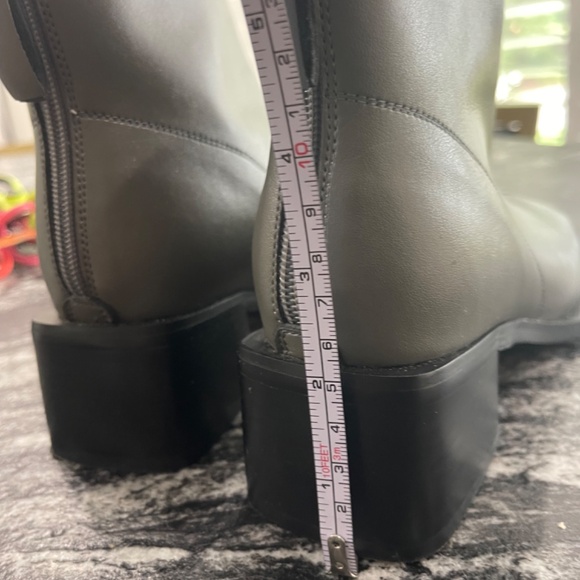 GREY BOOT square toe   like new - Picture 3 of 7